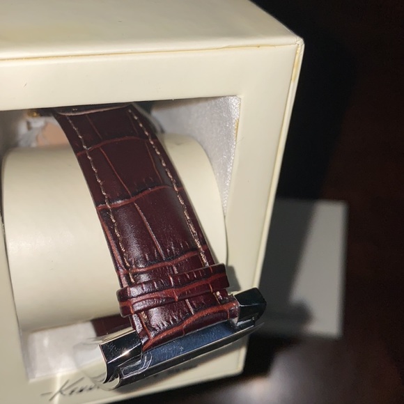 🍾CLOSET CLEAN OUT ACCEPTING ALL REASONABLE OFFERS🍾 - Picture 5 of 5